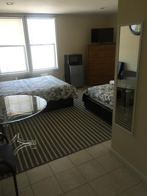 Misquamicut Beach Front Inn 웨스털리 외부 사진