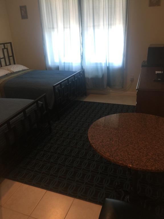 Misquamicut Beach Front Inn 웨스털리 외부 사진