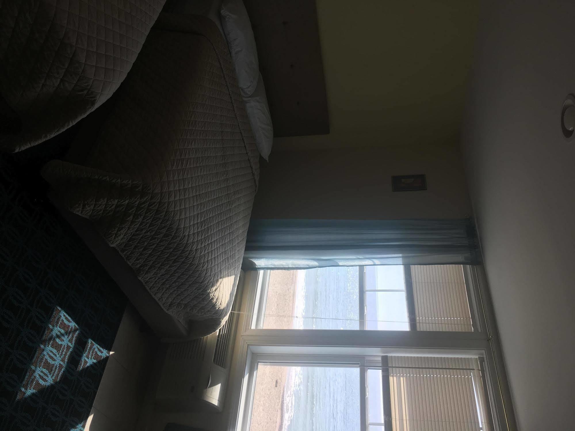 Misquamicut Beach Front Inn 웨스털리 외부 사진